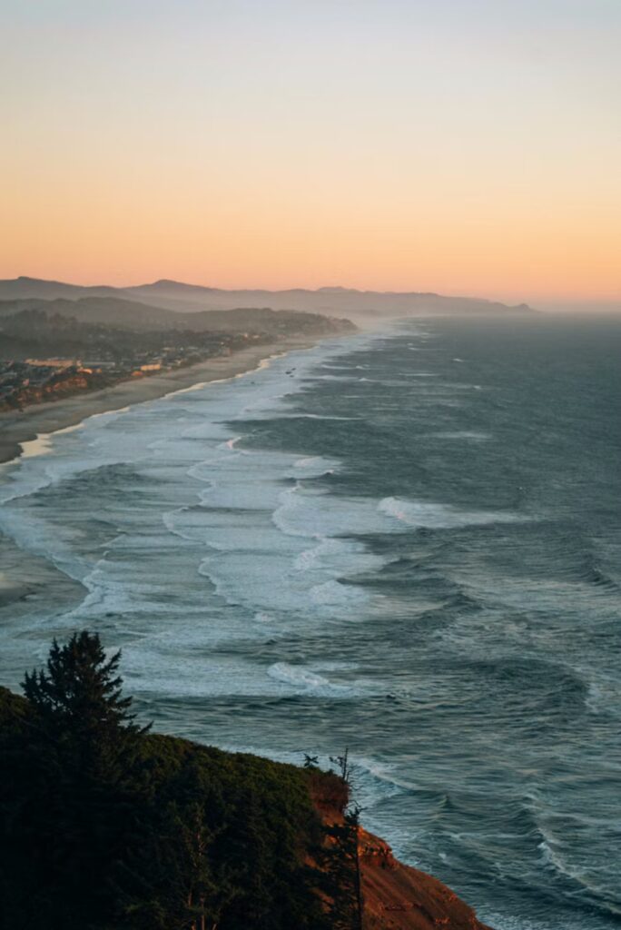 Expansive Oregon Coast shoreline seen from God’s Thumb near Lincoln City, epic elopement backdrop